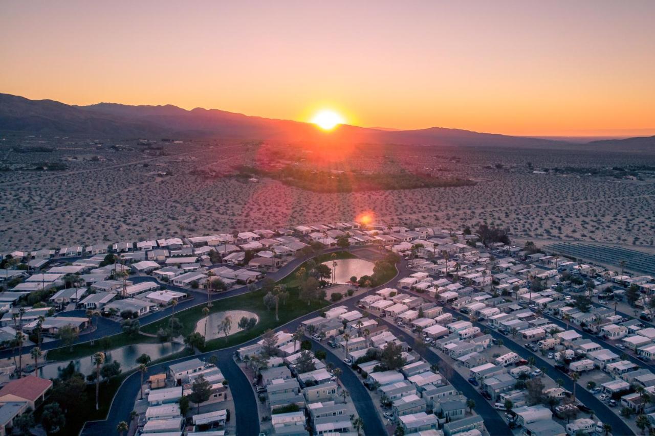 Caliente Springs Mineral Hot Springs Resort-Adults Only Desert Hot Springs Eksteriør bilde